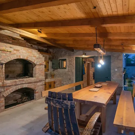 Lovely Home In Glavina Donja Donja Glavina